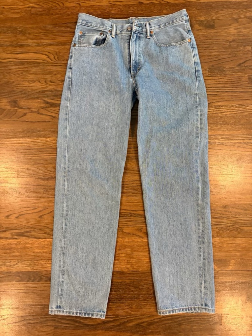 Light Wash Men’s Straight-Leg Levi 550 Jeans